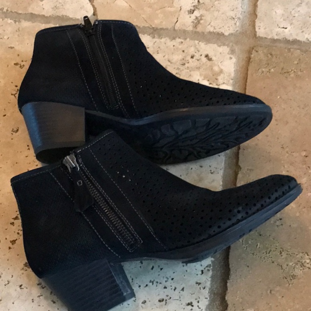 Earth Ankle Boots-Perforated Black. Size 8B.  Heel Height=2”.  Side zip.